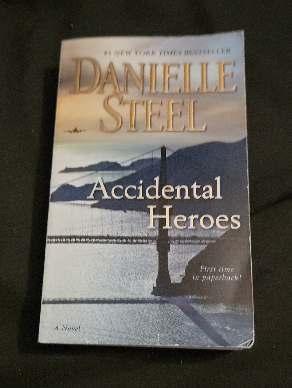 4/$12-  Danielle Steel Accidental Heroes Paperback Novel